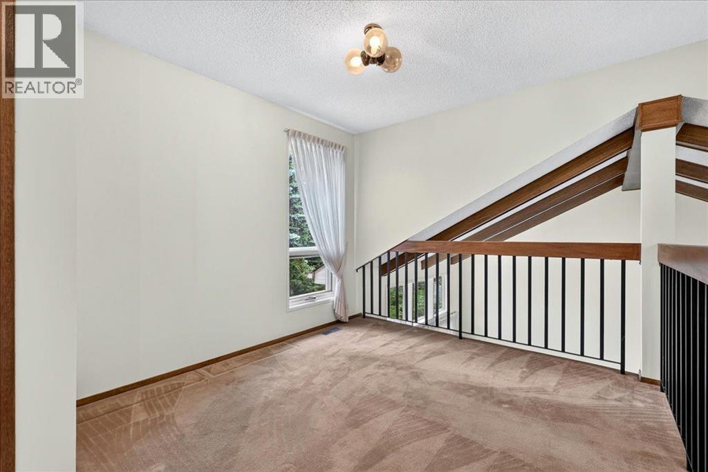 212 Stravanan Bay SW - 26