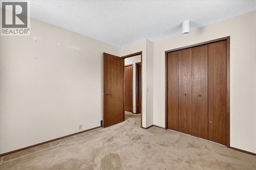 212 Stravanan Bay SW - 34