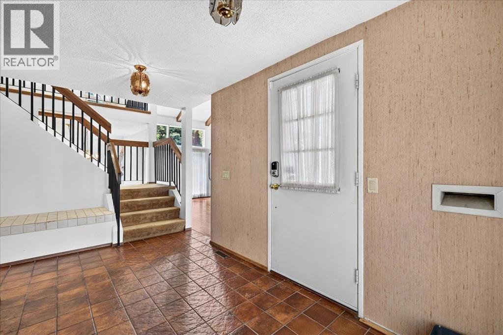 212 Stravanan Bay SW - 9