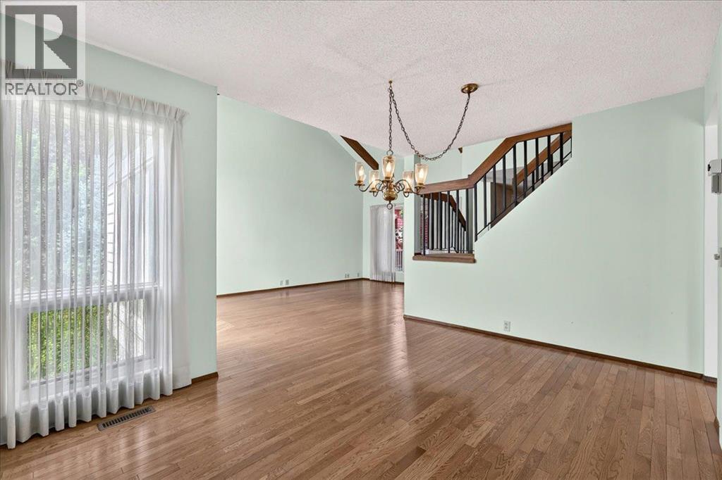 212 Stravanan Bay SW - 16