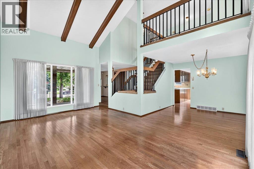 212 Stravanan Bay SW - 12