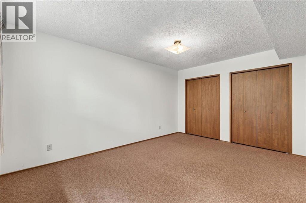 212 Stravanan Bay SW - 38