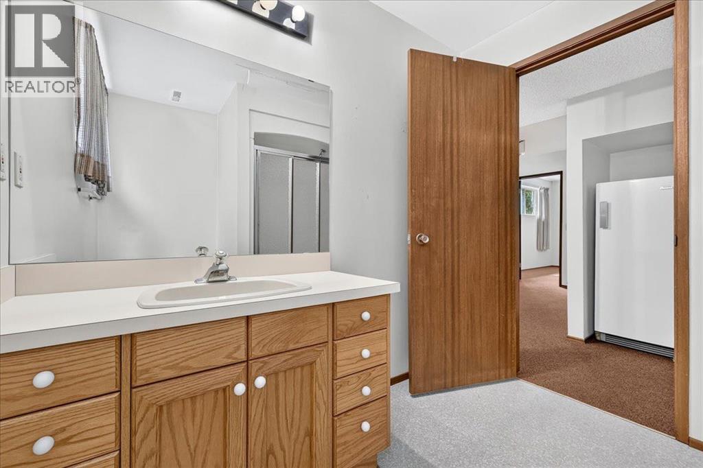 212 Stravanan Bay SW - 41