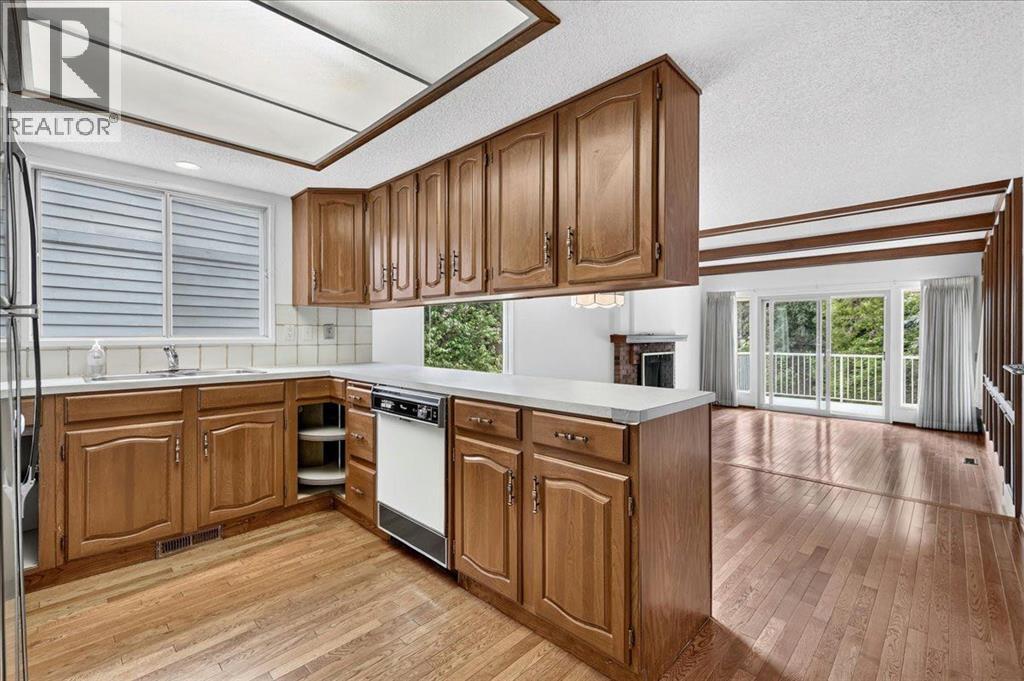 212 Stravanan Bay SW - 22