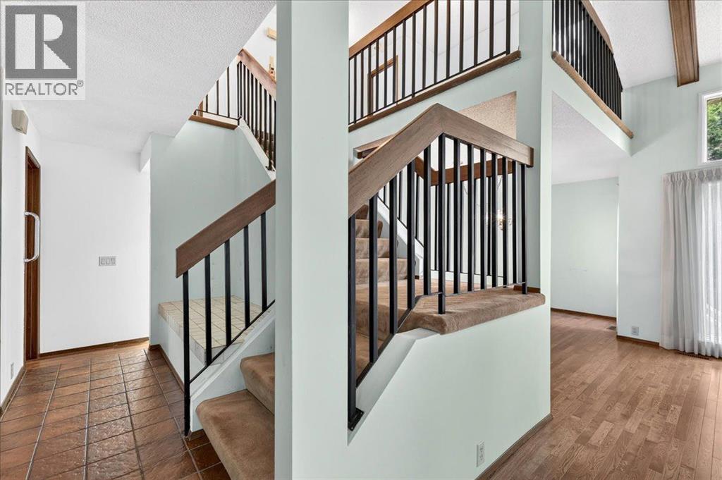 212 Stravanan Bay SW - 24