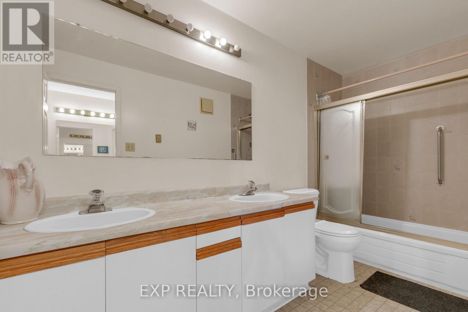 #24 308 STRATAS COURT - 29