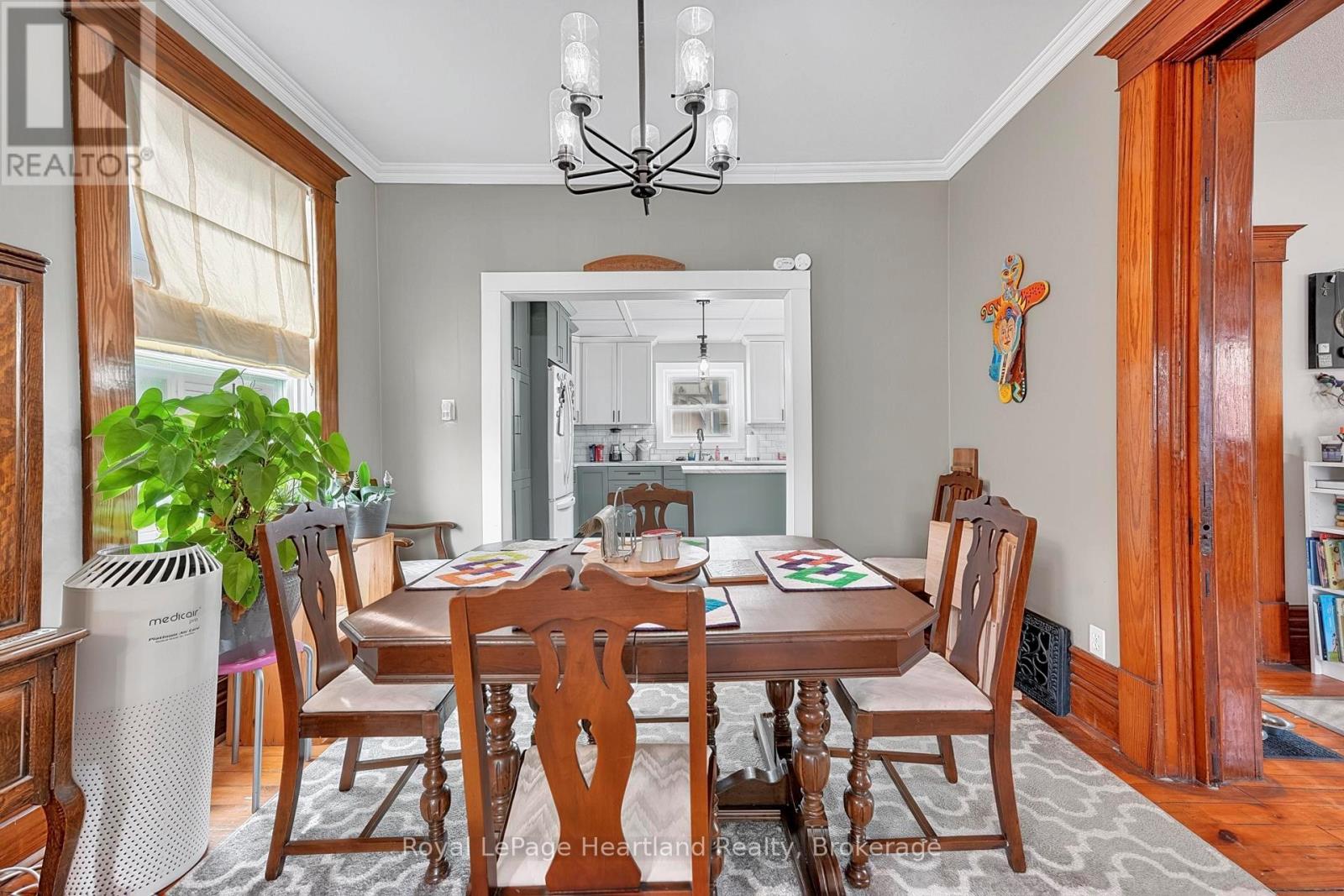 14 ELGIN AVENUE E - 10