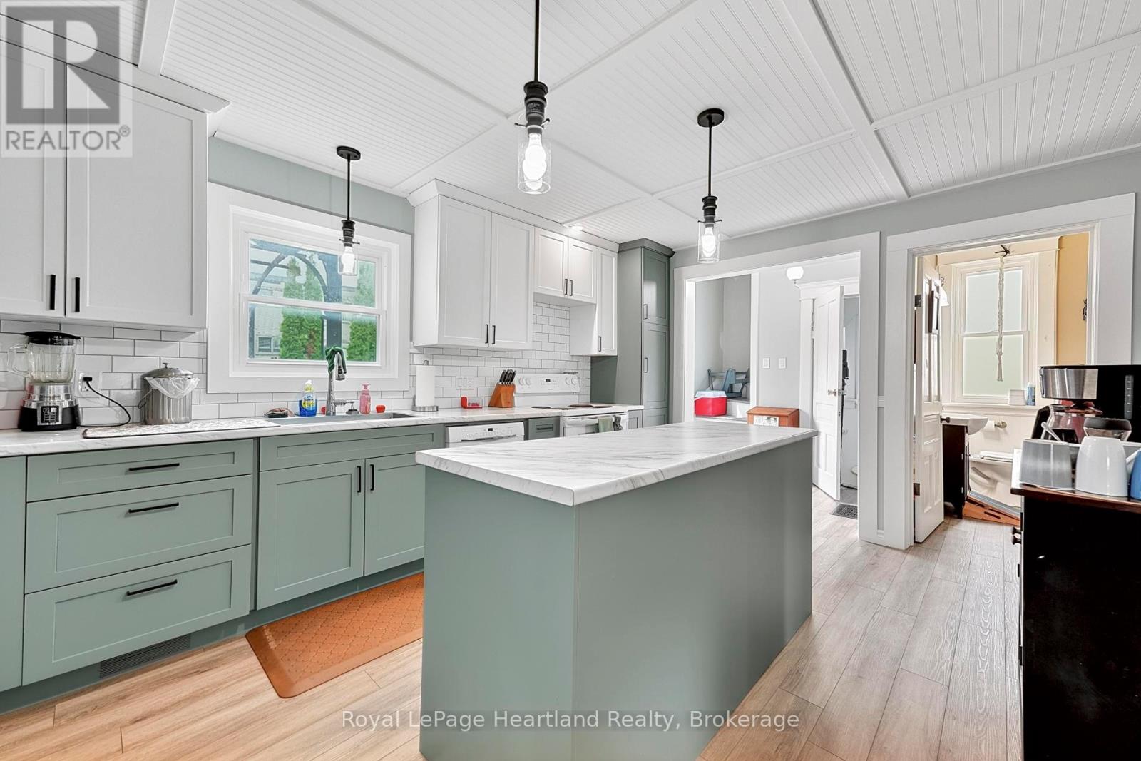 14 ELGIN AVENUE E - 12