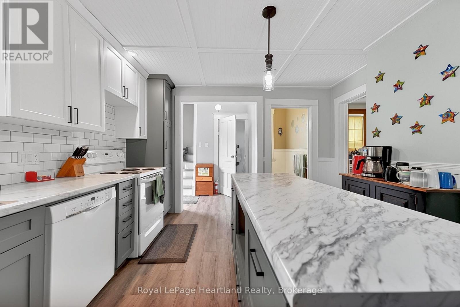 14 ELGIN AVENUE E - 13