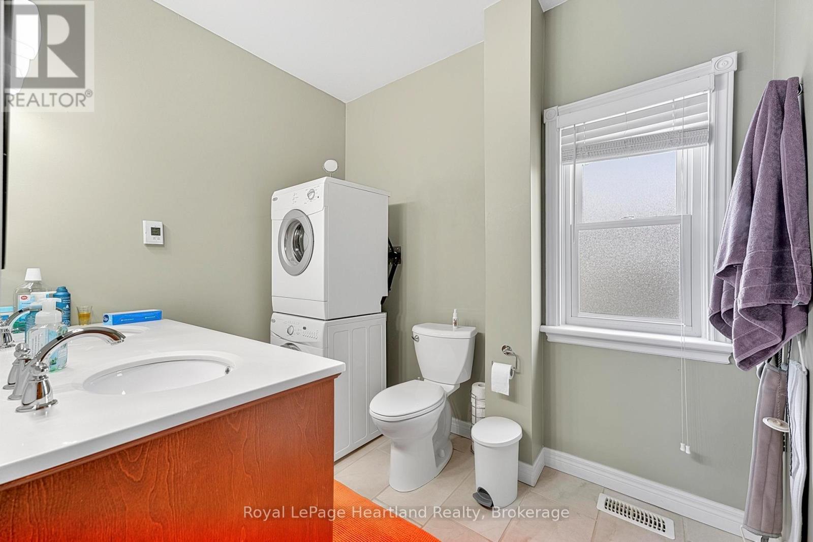 14 ELGIN AVENUE E - 25