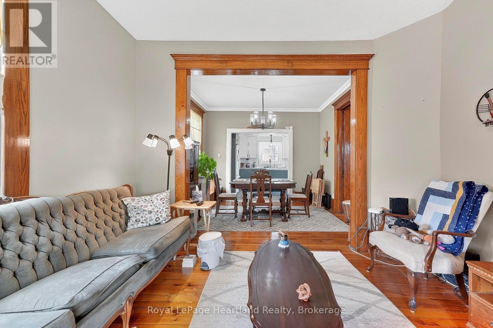 14 ELGIN AVENUE E - 8