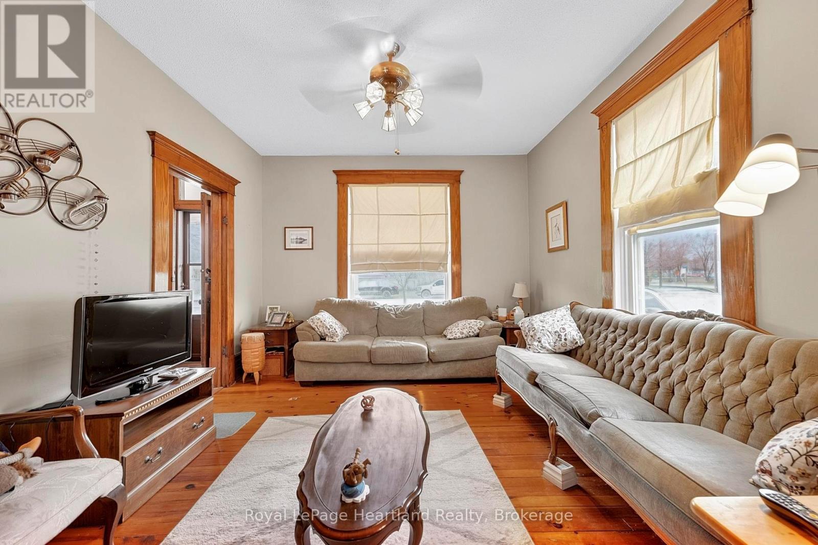 14 ELGIN AVENUE E - 9