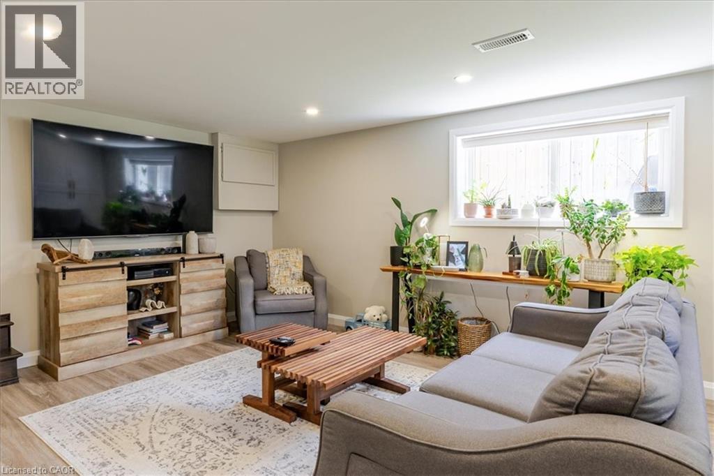 74 GREENINGDON Drive - Image 35