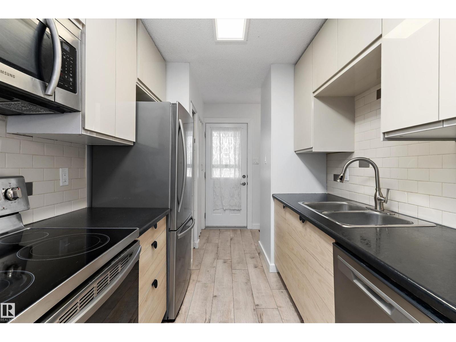 5 MCLEOD PL NW - 10
