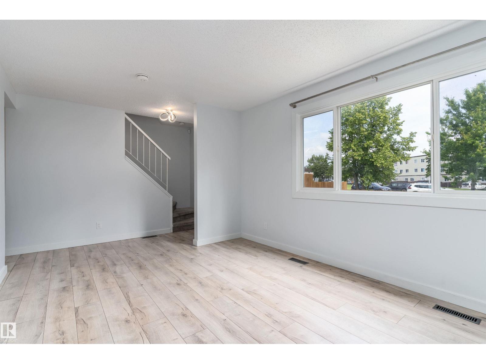 5 MCLEOD PL NW - 8