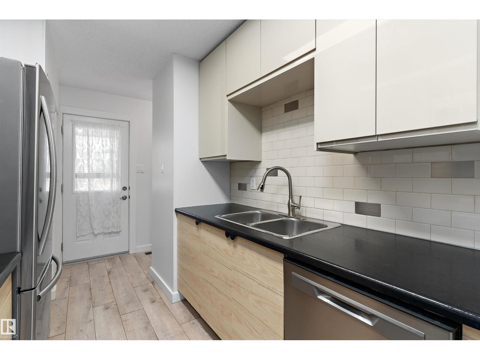 5 MCLEOD PL NW - 11