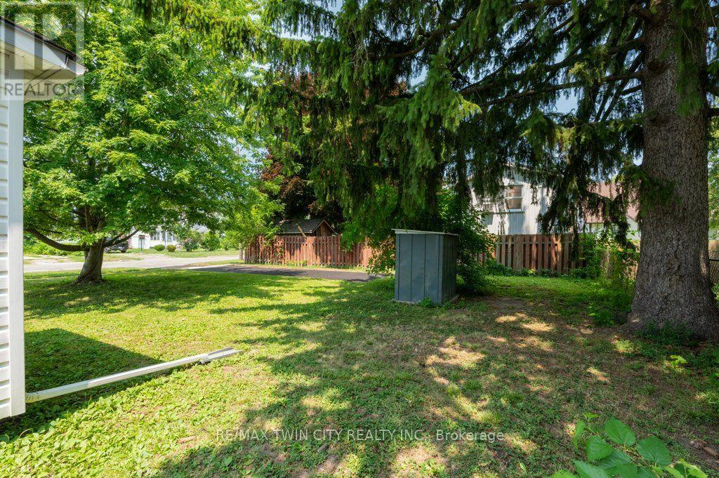 461 SELKIRK STREET - 12