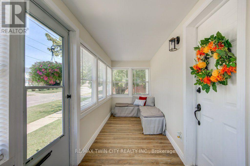 461 SELKIRK STREET - 22