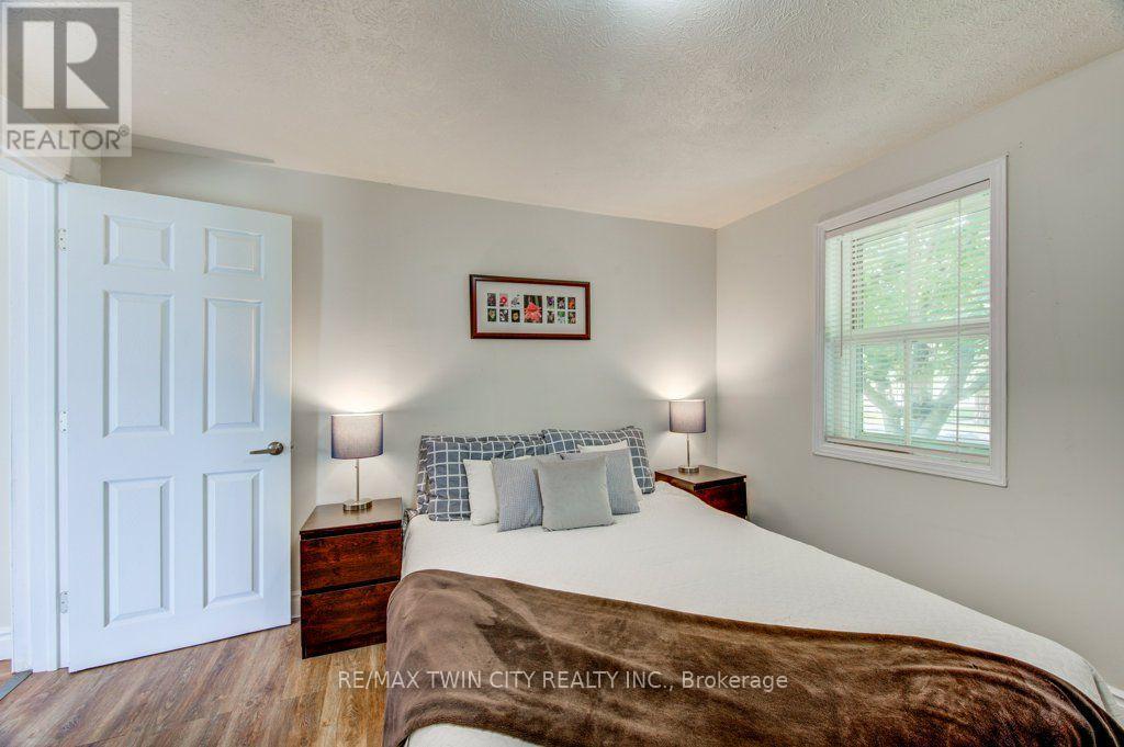 461 SELKIRK STREET - 25
