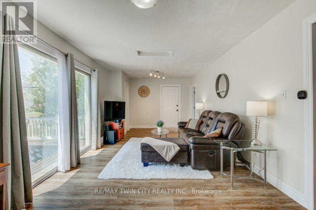 461 SELKIRK STREET - 28