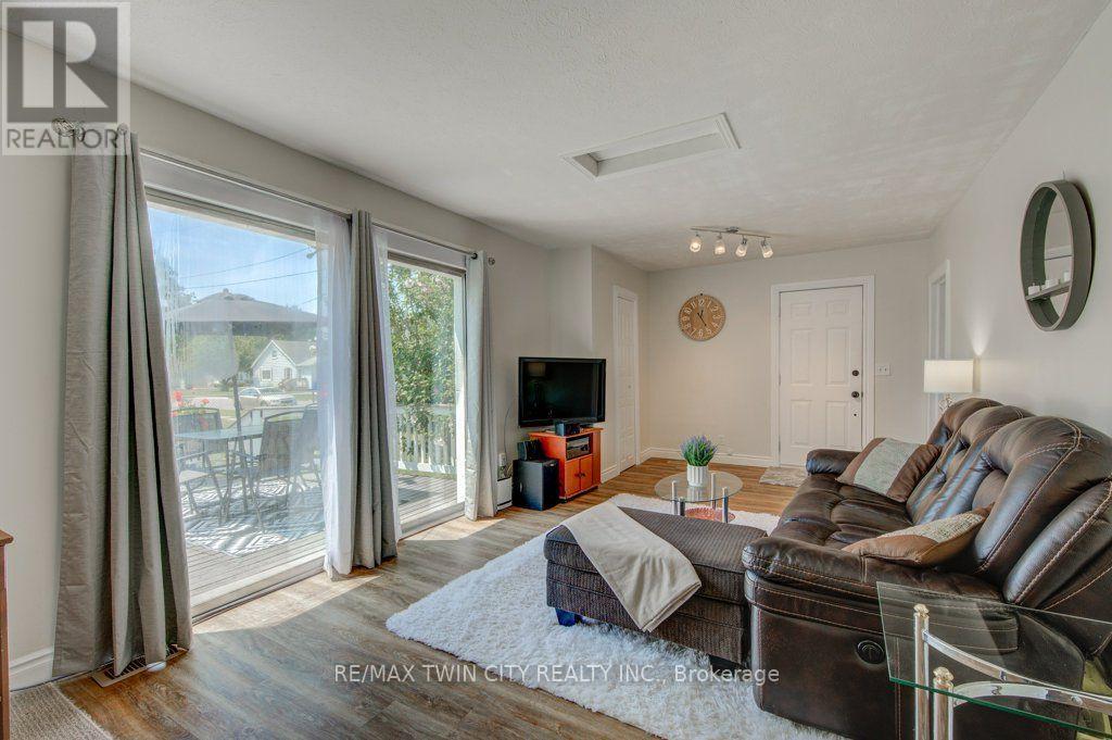 461 SELKIRK STREET - 29