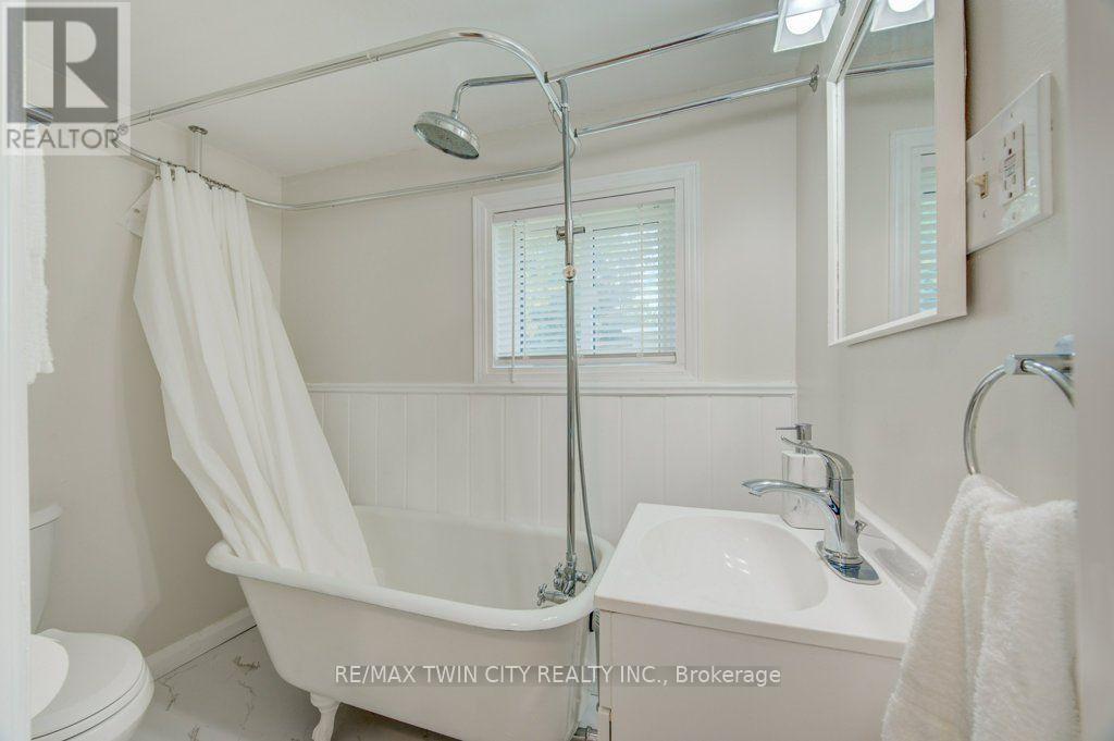 461 SELKIRK STREET - 34