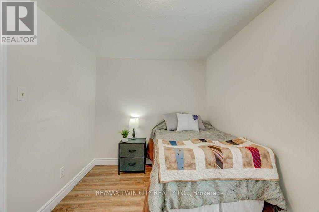 461 SELKIRK STREET - 37