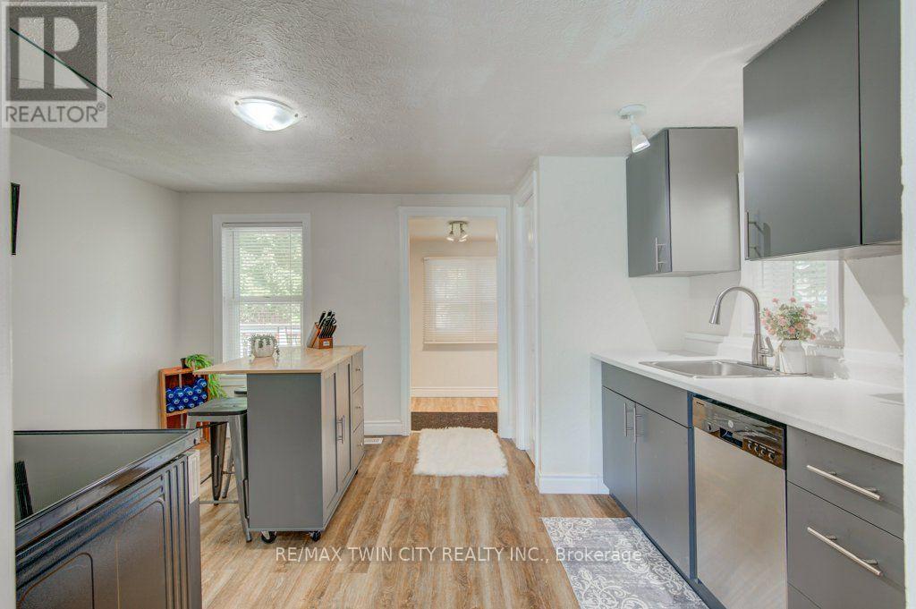 461 SELKIRK STREET - 39