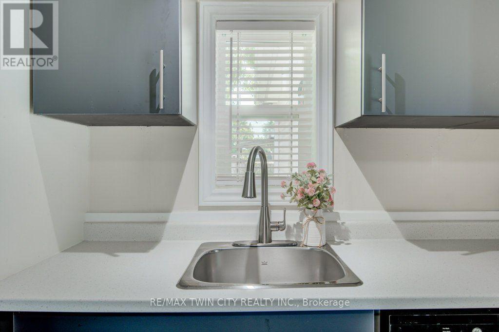 461 SELKIRK STREET - 42