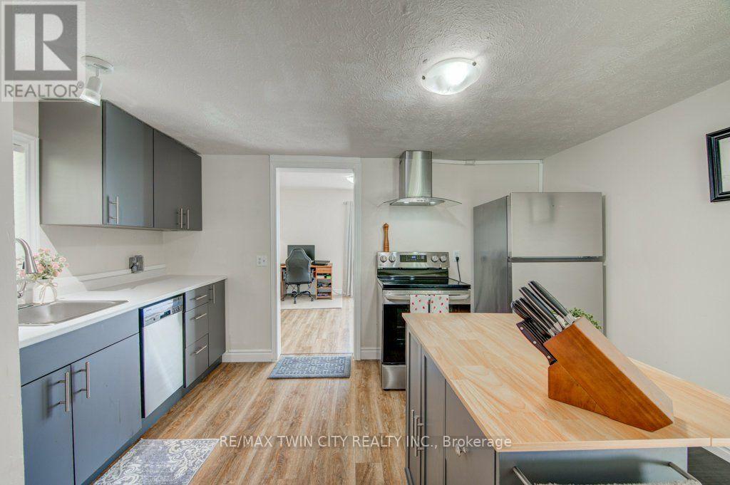 461 SELKIRK STREET - 46