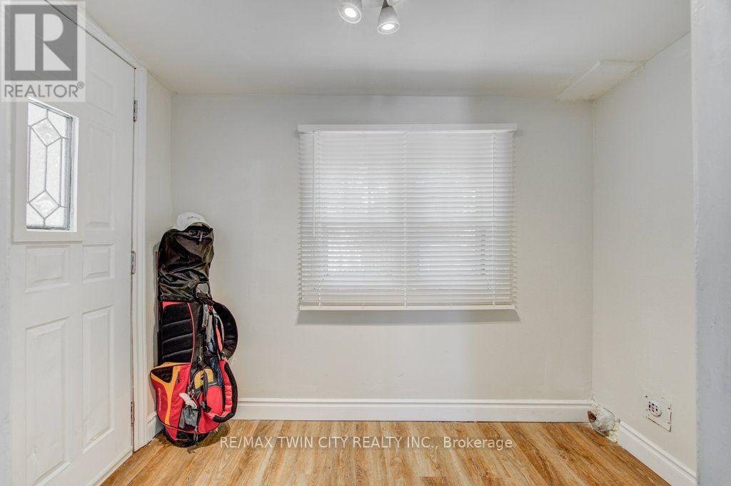 461 SELKIRK STREET - 48