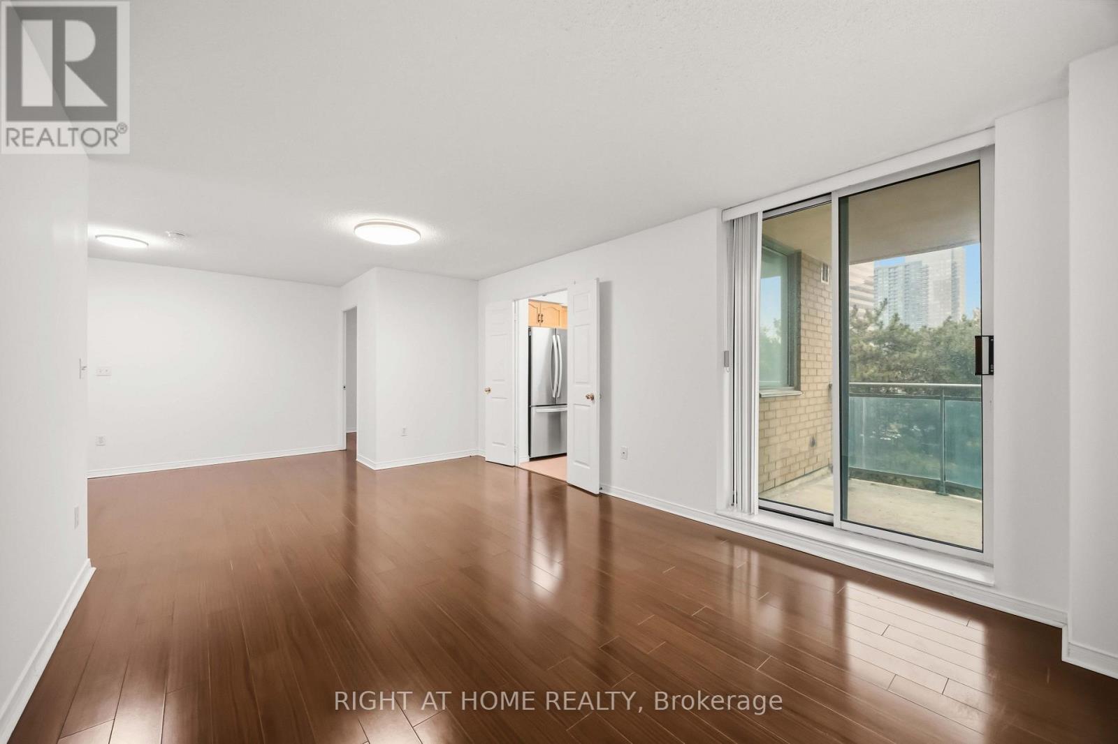 #408 8 PEMBERTON AVENUE - Image 11