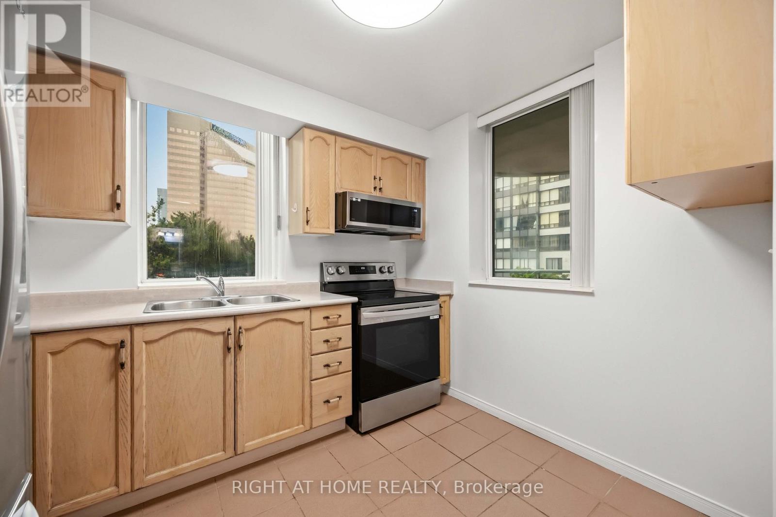 #408 8 PEMBERTON AVENUE - Image 13