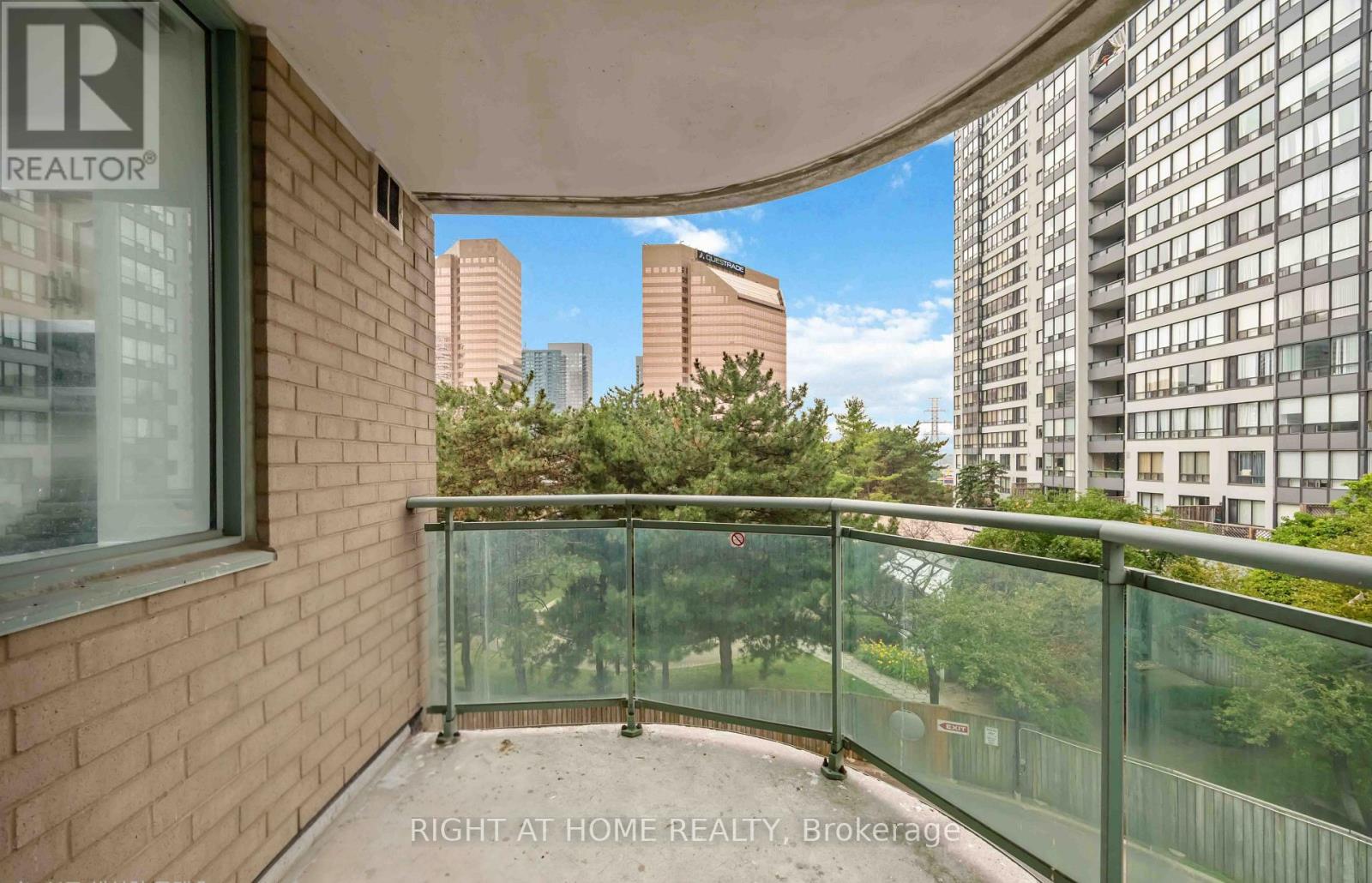 #408 8 PEMBERTON AVENUE - Image 30