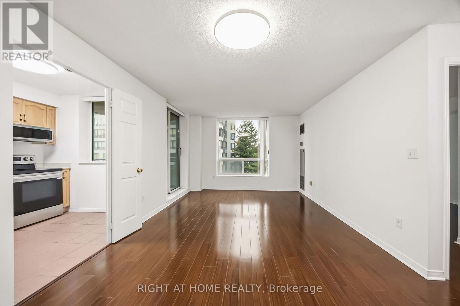 #408 8 PEMBERTON AVENUE - Image 8