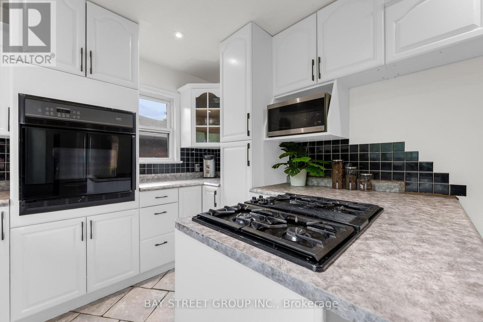 8 GLENBARR ROAD - 12
