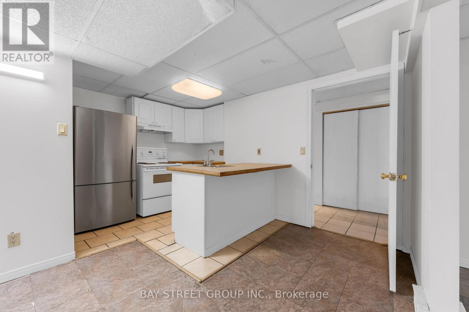 8 GLENBARR ROAD - 24