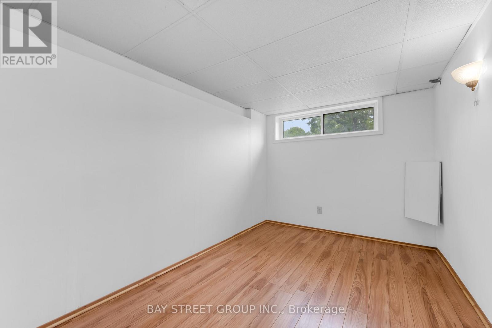 8 GLENBARR ROAD - 26
