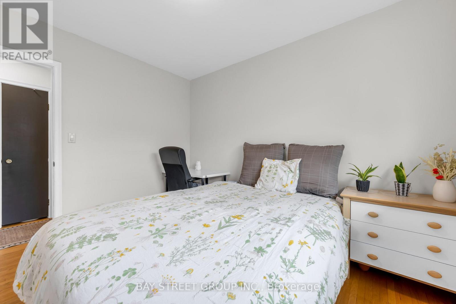 8 GLENBARR ROAD - 19