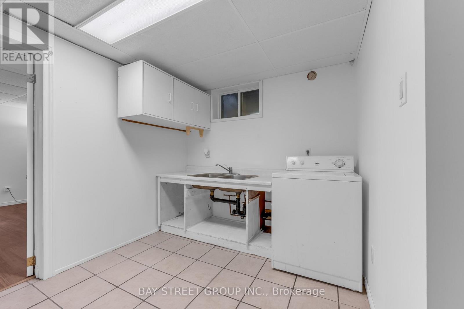 8 GLENBARR ROAD - 31