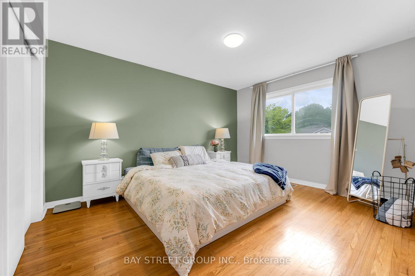 8 GLENBARR ROAD - 16