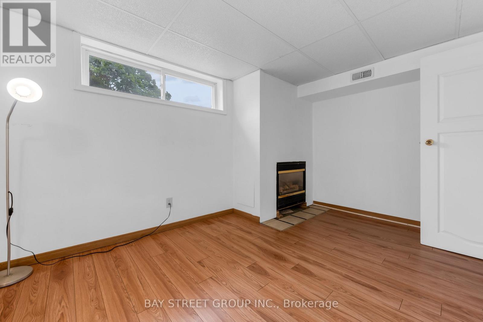 8 GLENBARR ROAD - 27