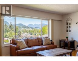 1062 Spar Drive, Coquitlam, BC V3H3G8 Photo 8