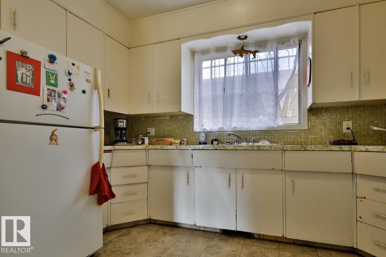 8704 8708 117 AV NW NW - 11