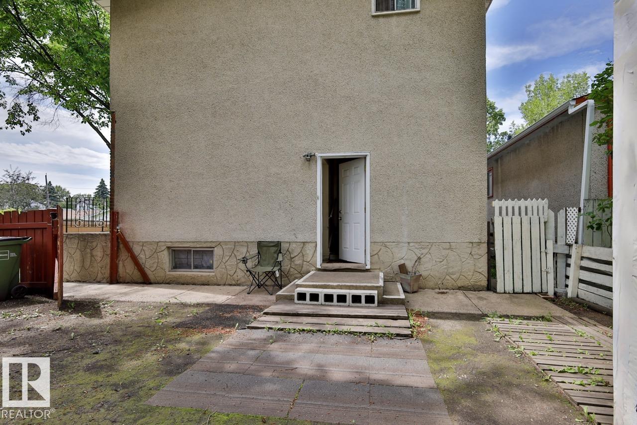 8704 8708 117 AV NW NW - 5