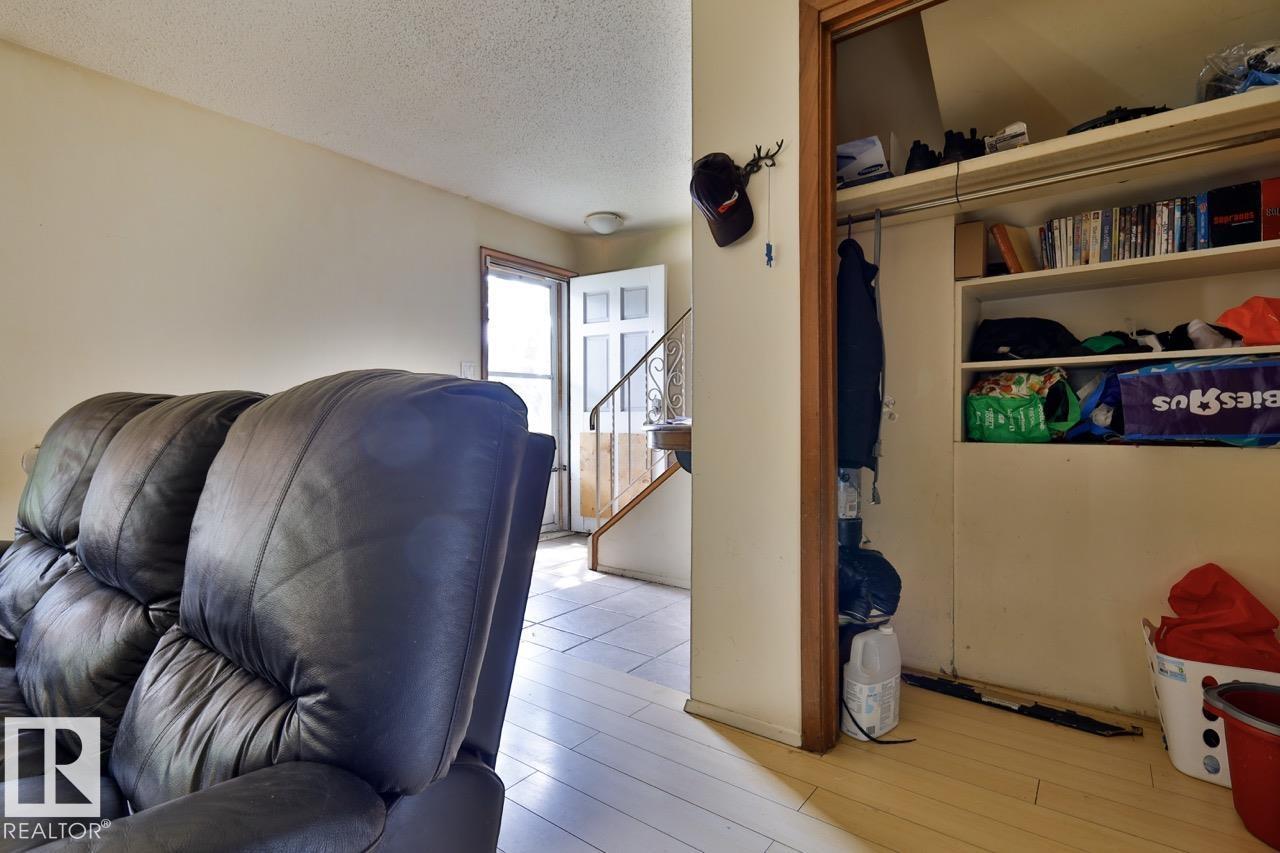 8704 8708 117 AV NW NW - 9