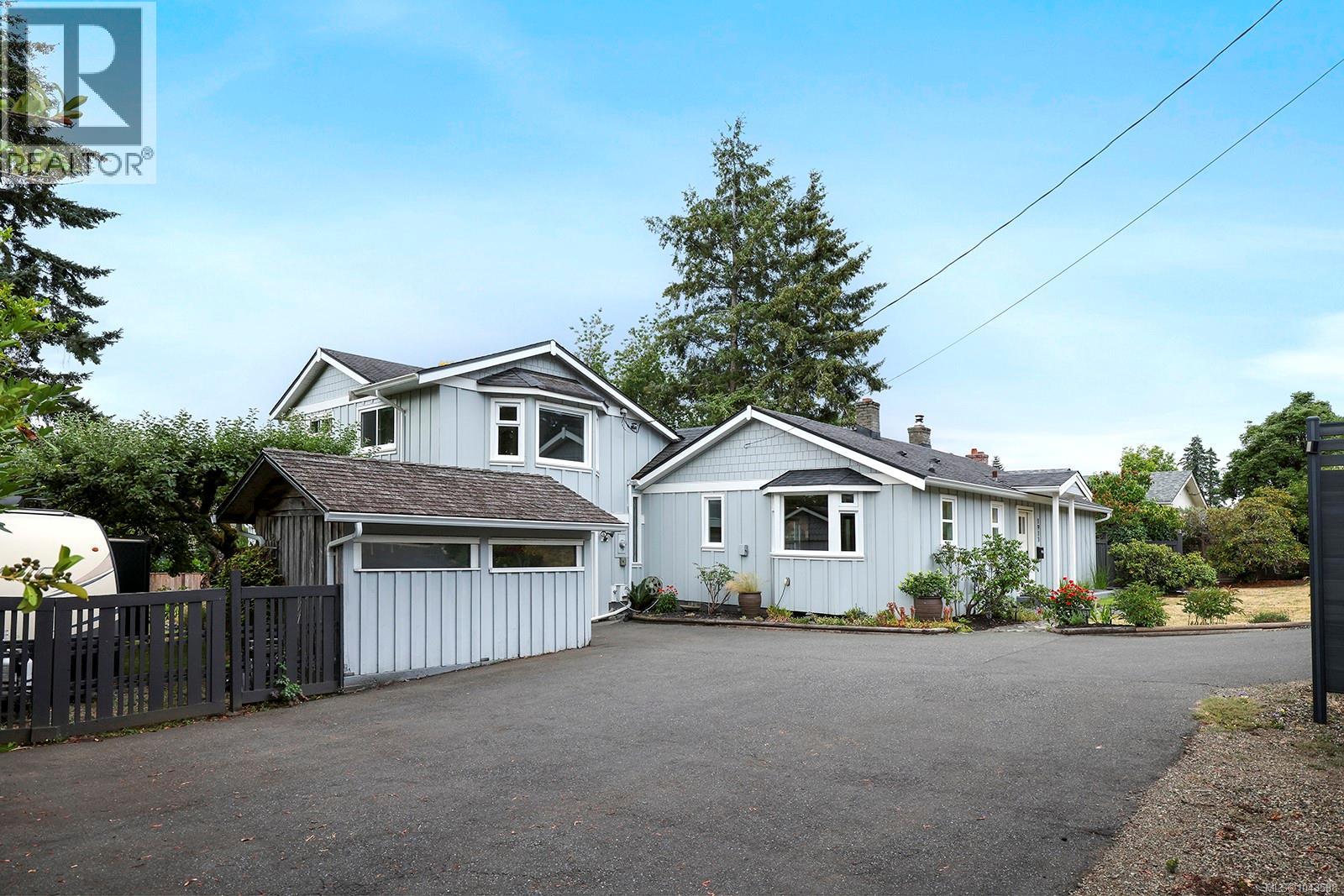 1911 Comox Ave - 17