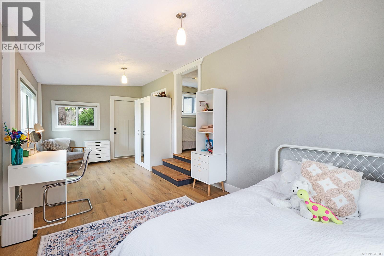 1911 Comox Ave - 30