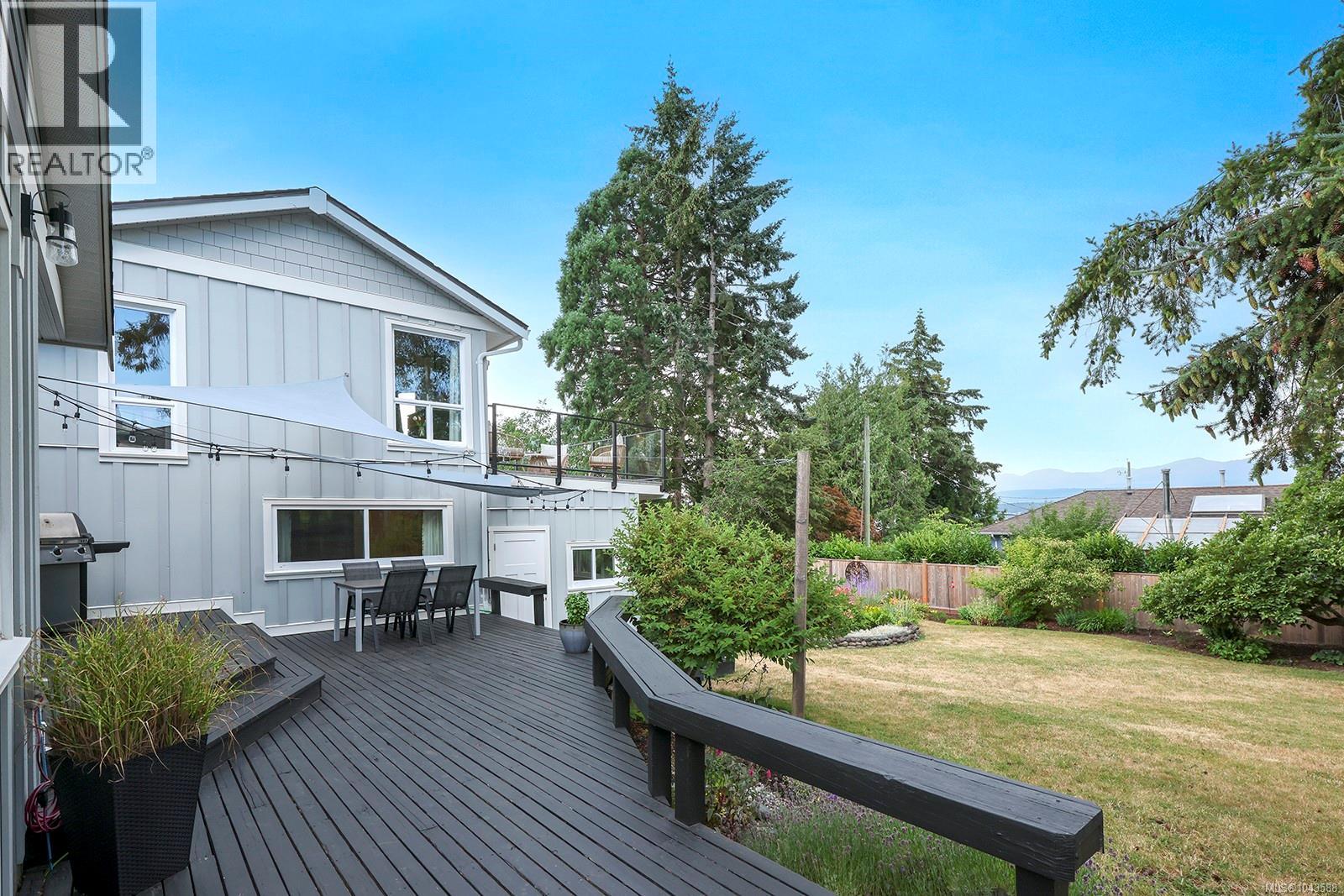 1911 Comox Ave - 42
