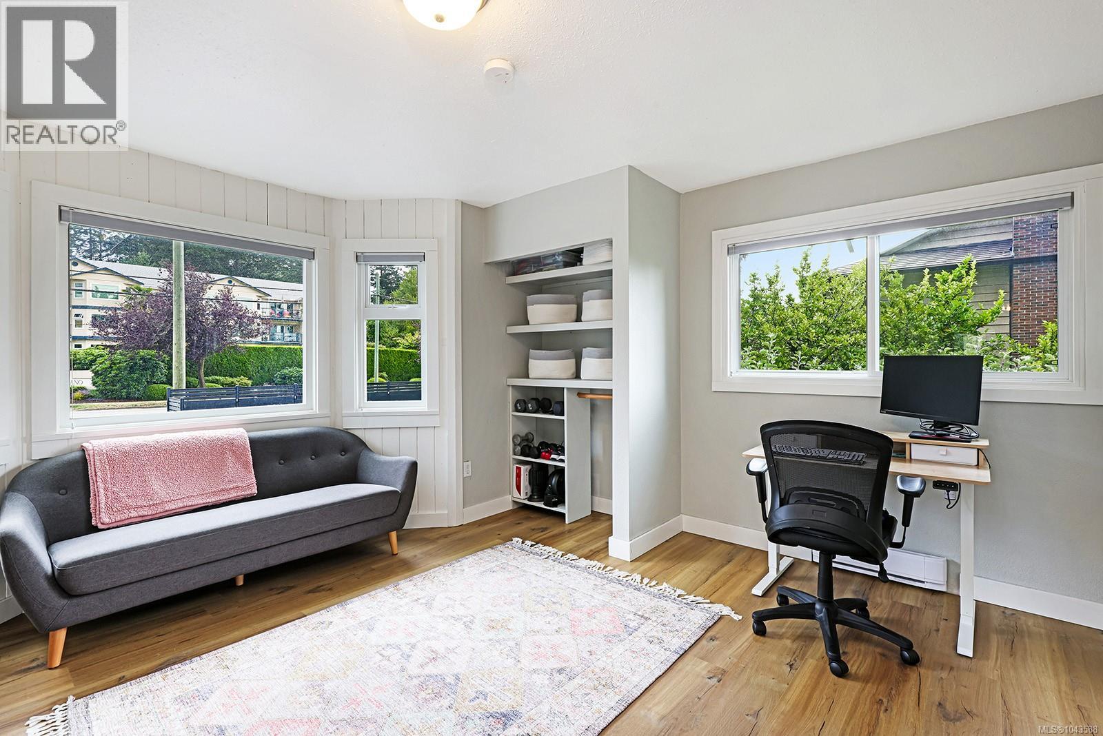 1911 Comox Ave - 40
